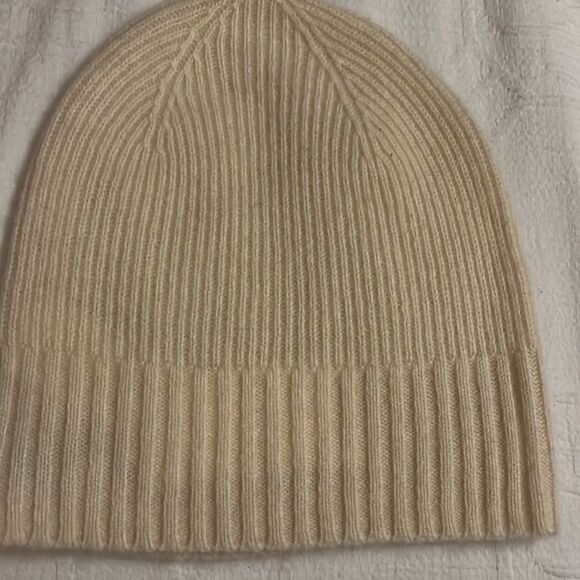 NWT Nordstrom Women's Cashmere Knit Beanie Ivory Cloud - Picture 1 of 5